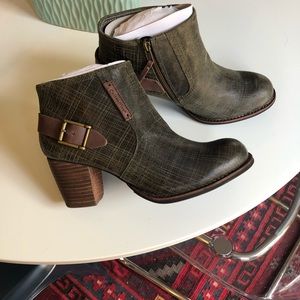 NWOT leather booties. CAT by Caterpillar